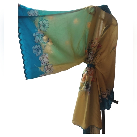 Johnny Was Glamorous Silk Kimono with tie - Picture 4 of 5